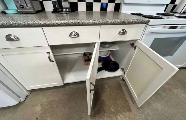 Sweet 2 BR Walk to all - Photo 4