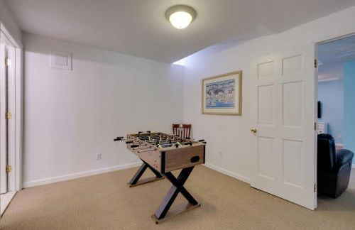 Scenic Smith Mountain Lake Getaway with Deck and Dock! - Foto 13