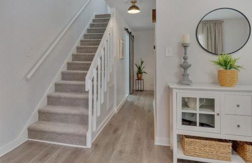 Cozy Fully-Renovated 2 BRM 2 Bath Near North Hills - Foto 9