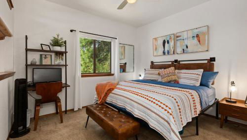 McCall Mountain Getaway - Pet Friendly - Photo 3