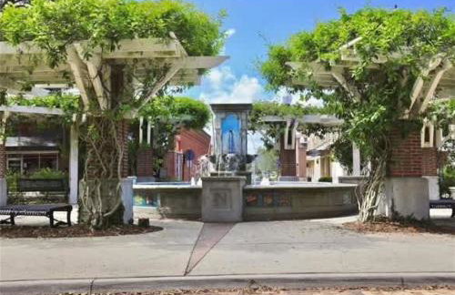 StylishAptWtrGrdnOppLake&Prk&Yrd - Foto 31