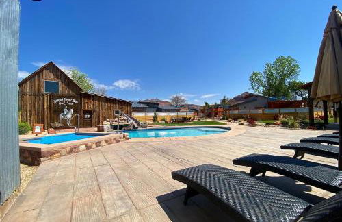 Timber & Tin H 2Bed 2Bath w Pool & Rooftop Deck - Foto 6