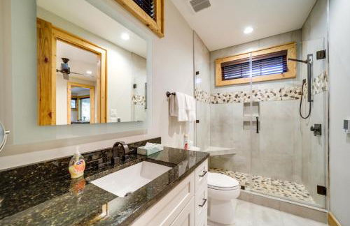 Lakefront Gem with Fire Pit in Chinquapin Resort! - Foto 16