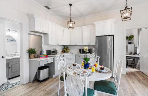 Elegant 4BR Home Guest House Private Yard - Foto 42