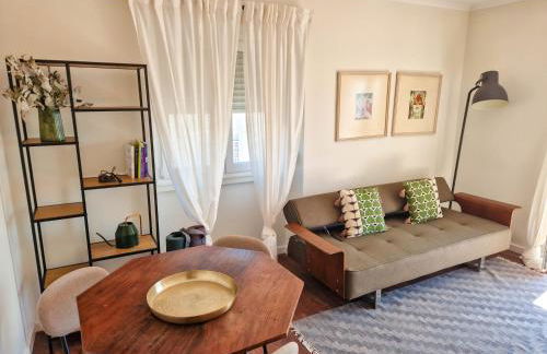 Riverfront 2 Bedrooms with Balcony - Photo 32