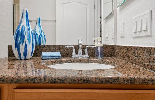 Trendy Retreat - Great Location - Fully Loaded - Foto 51