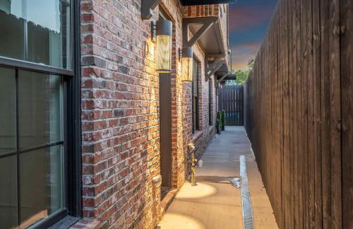 New 2 Luxe Townhomes with Rooftops Sleeps 24 - Foto 67