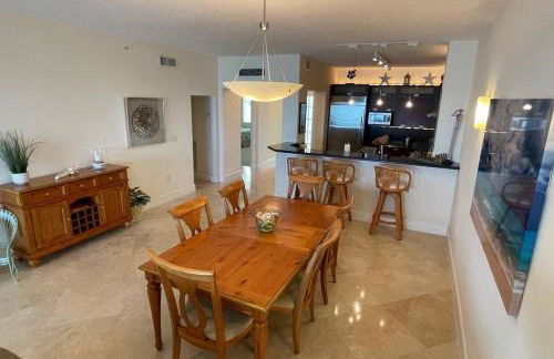 LIC Mgr - LUXURIOUS 2 BED 3 BATH PENTHOUSE SUITE - PANORAMIC OCEAN VIEWS! INDOOR PICKLEBALL - SPEAKEASY! - Foto 11