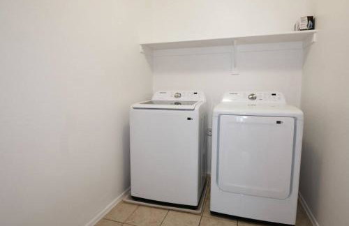 4 Bedroom Desert Oasis Large Yard Sleeps 8 - Foto 17