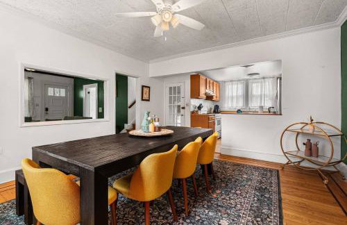 Charming 4BR Retreat in Arlington Sleeps 12 NearDC - Foto 16