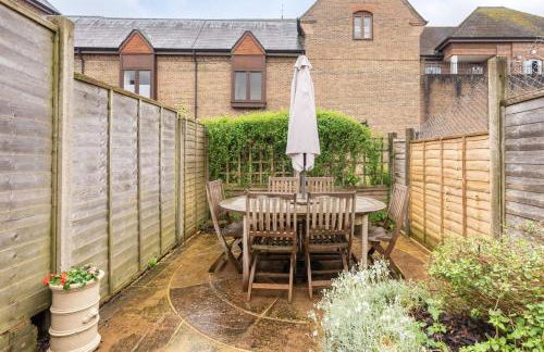 Quaint 3 bed Cottage in central Dorking with parking - Foto 44