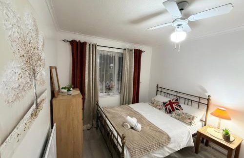 Lovely Two Double Bedroom Maisonette in Surrey - Photo 27