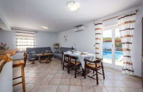 Gorgeous Home In Buje With Kitchen - Foto 15