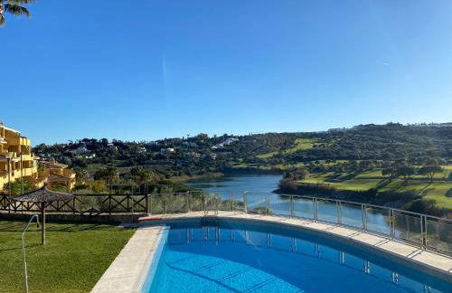 Sunny Retreat with Stunning View - Foto 51