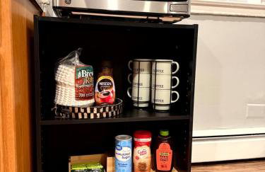 Cozy 1BR Retreat Near Transit, Dining And Parking - Foto 8