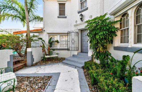 1926 Mediterranean Home with Heated Pool Sleeps 12 - Foto 14