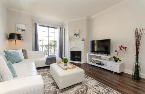 Designer Penthouse 2 Bedroom with Balcony Beverly Hills Adjacent - Foto 35