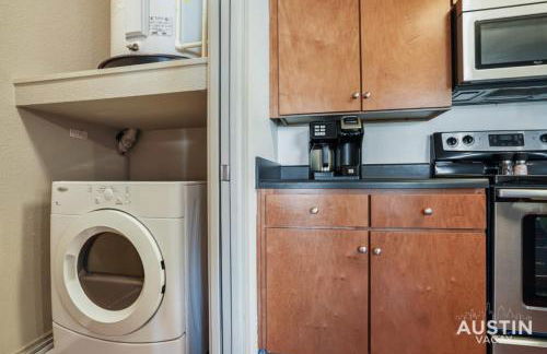 Dual Urban Oasis 8BR in Vibrant North Loop Hub - Foto 47