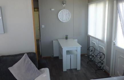 L3 Millfields 4 Berth Luxury Caravan DG & GCH Family's Only And Lead Person Must Be Over 30 - Foto 8