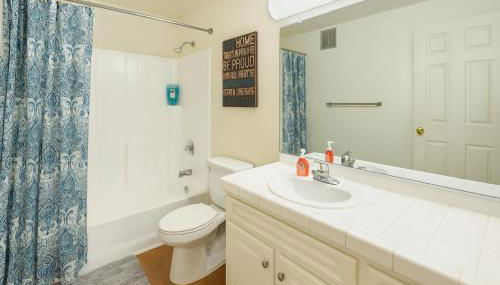 Marina Breeze 2BR 2BA & 1BR 1BA - Pool, Hot Tub, Gym - Close to Beach - Foto 5, towels, Shower