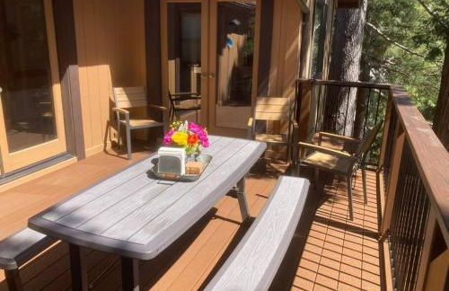 Cozy 3BR Dog-Friendly Cabin- Level 2 EV Chgr - Photo 33