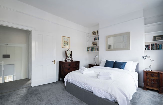 At Home in Chelsea - Photo 6