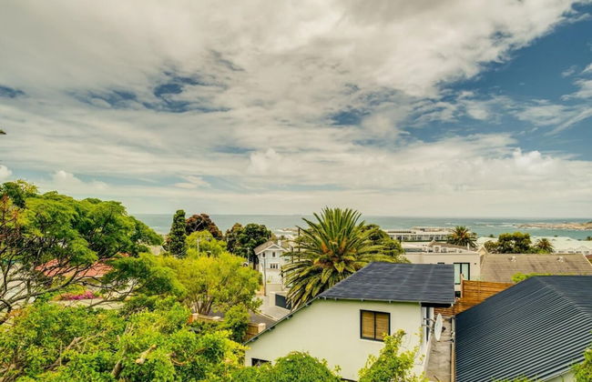 Spacious Apartment With Pool in Camps Bay - Photo 27