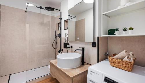 EDLER WOHNRAUM Luxuriöses Apartment mit Balkon, Boxspringbett, Kaffeevollautomat, Lift & Parkplatz - Foto 4, towels, Shower