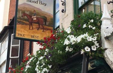 Beautiful stylish 2 bed apartment with free parking - Photo 24