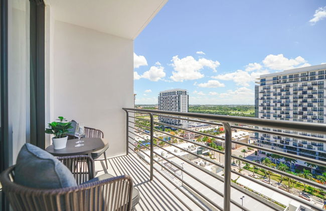 Downtown Doral Condo w-Free Parking - Foto 34