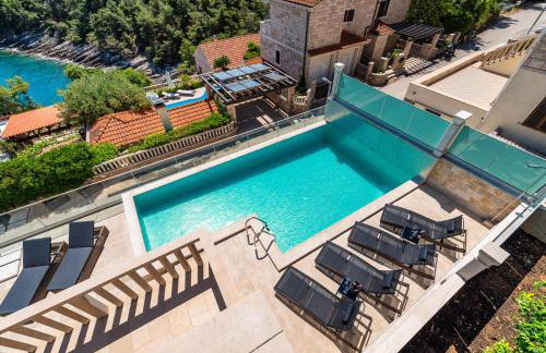 Villa Kadena - Luxury Seaside Villa with Private Heated Pool - Photo 66