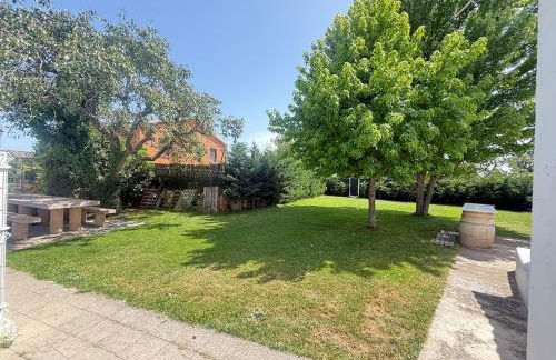 Chalet con jardín, piscina y barbacoa en Logroño - Foto 22