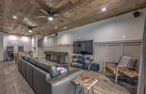 5-Star Cabin wHot Tub, Game Room, & Resort Perks! - Foto 17