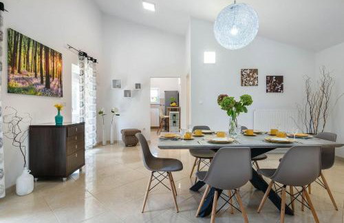 Charmante Villa mit privatem Pool, Klima, Sonnenliegen, Terrasse und Grill - Foto 28