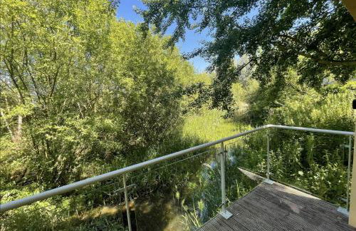 Modern contemporary home in beautiful setting - Foto 27