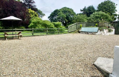 Converted Stables at Peaceful Family Farm Stay - Photo 2