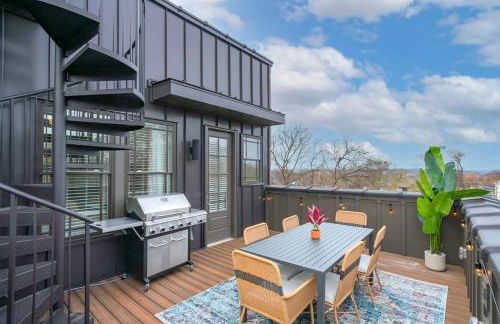 Roof Deck Grill VIEWS 2 Miles from Broadway - Foto 8