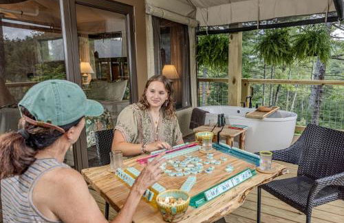 Luxury Family Tree Tent with Private Deck, Soaking Tub & Pizza Oven Near Waterfalls, Zirconia, North Carolina - Foto 17