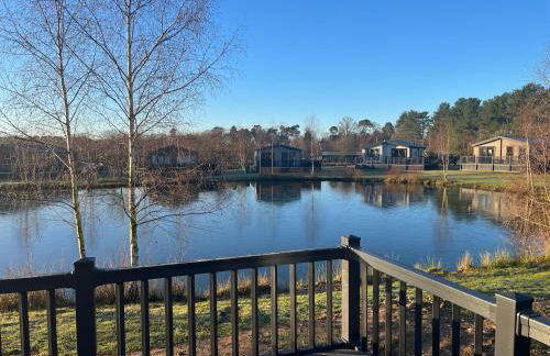 Kingfisher Lodge - Lakeside Lodge With Hot Tub - Foto 2