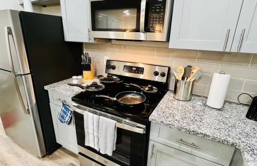 Apt 2 Bedrooms 2 Full Baths FREE Parking & FREE Laundry in Unit - Foto 10