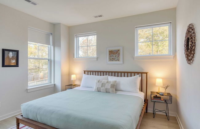 The Stage by Avantstay Chic 4bdr w/ Covered Balcony Modern + Newly Built - Photo 24