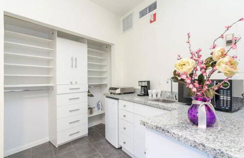 Ocean Drive Studio Historic Building minutes walk to the Beach. - Foto 6