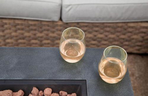 Modern Cottage with hot tub near lake, wineries, Geneva and SPIRE - Foto 39