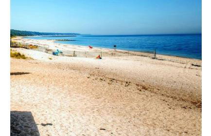 Seaside Stay: Waterfront with Views & Beach Access - Foto 1