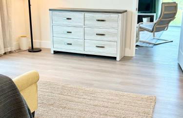 NEW Modern Condo FREE Parking & High Speed Wifi - Foto 31