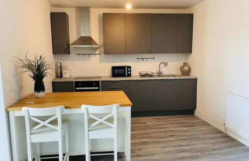 Stunning huge openplan 2Bed flat - Photo 11