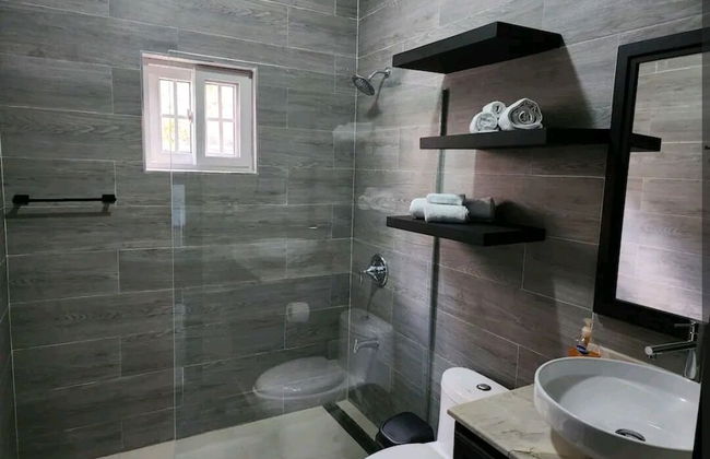 Impeccable 2-bed Apartment in Kingston With Pool - Foto 11