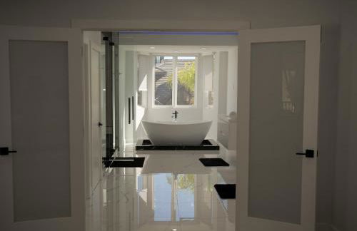 Sleek 7BR Exquisite Estate Resort Pool, Sauna, Spa 6500 SQF - Foto 58