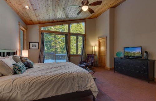 Skislope Manor - Spacious Tahoe Donner 4 BR with Gorgeous Home Theater and Hot Tub - Foto 16