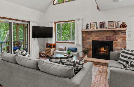 Maple Oasis by Avantstay Newly Built w/ Hot Tub, Game Room & Fire Pit - Foto 14
